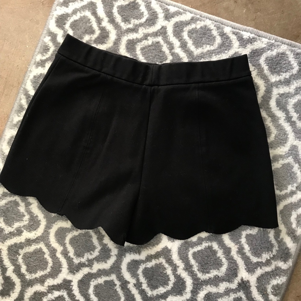 NWOT Soft Trendy Black Scalloped Shorts - Size S!